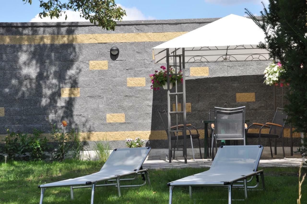 Be Well 3-Rooms Apartment With Parking And Garden Varşovia Exterior foto